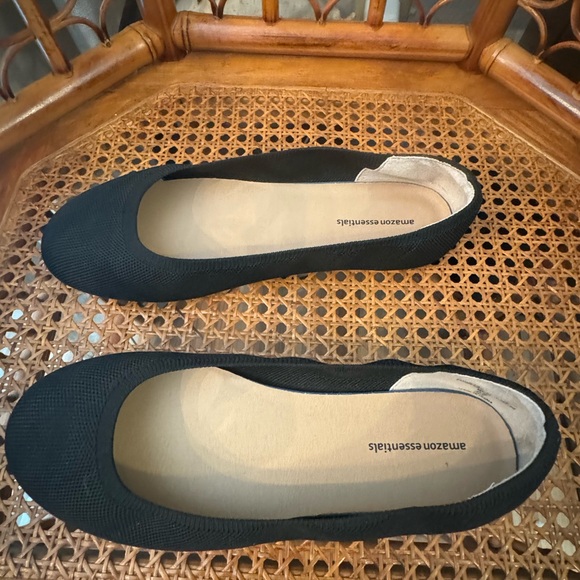 Black Women's Flats Amazon Essentials size 9 wide - Picture 3 of 6